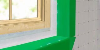 Image 3D d'un adhésif vert recouvrant les bords d'appuis d'une fenêtre